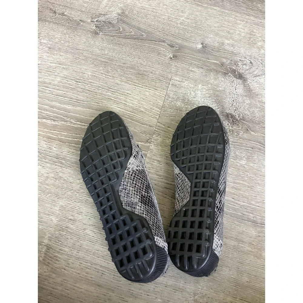 Rockport Slip On Loafers Womens Size 7.5 M Snakeskin Gray Shoes K58563